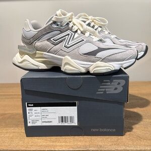New Balance 9060 Women’s 8 w/box
